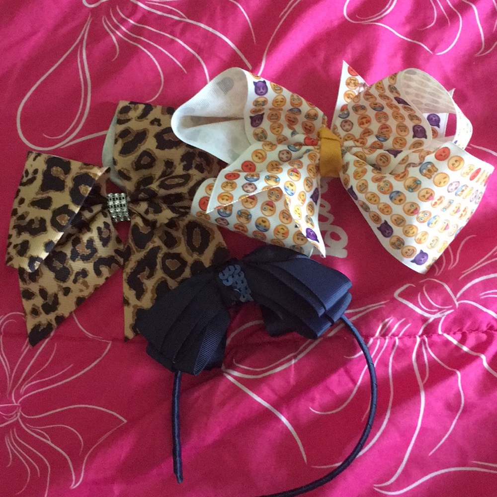 Hair bows